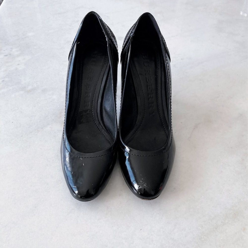 Burberry shiny black & plaid / black check pumps, patent leather high heel shoes